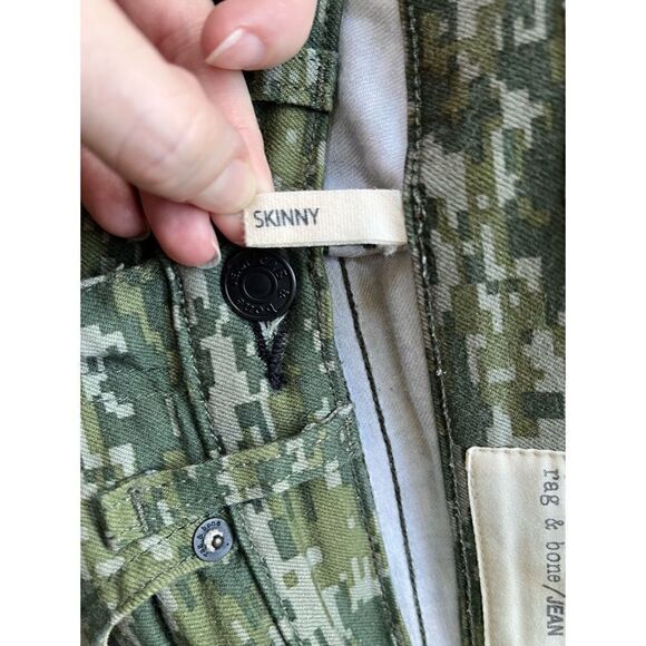 Rag & Bone Skinny Low Rise Jeans in Green Digital Graphic Camo Print, Size 25 - Picture 10 of 16